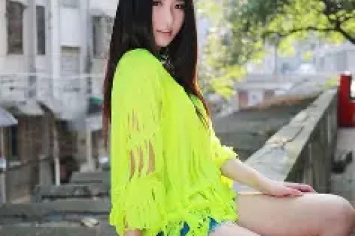 75岁的刘晓庆与网红王婆同台全程冷脸少互动被质疑是耍大牌！