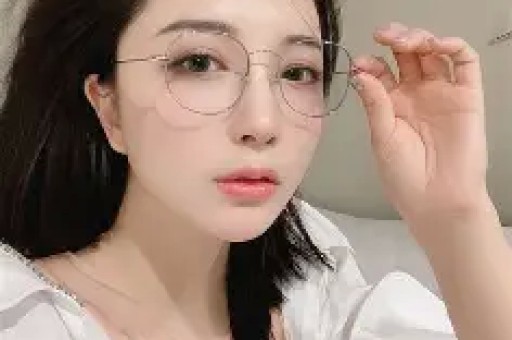 知名网红坑骗粉丝穿真货卖假货被曝光后解释自己是不小心的