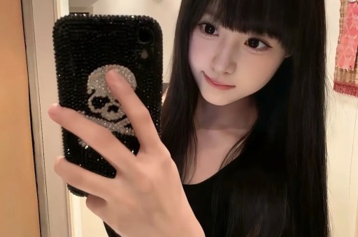 军官给女特务授课竟趁机大发女特务惨了
