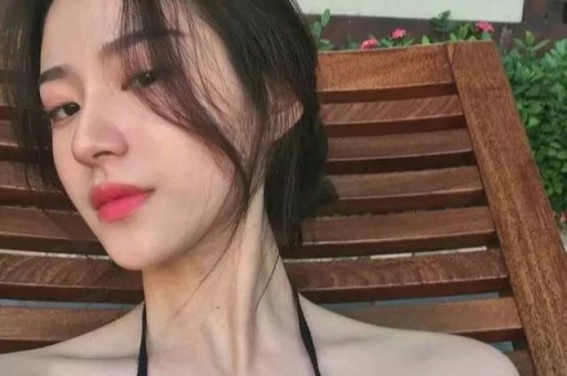 央视表态后给冯小刚走面的韩红底裤都被扒没了